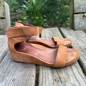Gentle Souls Kenneth Cole Gianna Suede Ankle Strap Brown Wedge Sandals Size 8.5‎